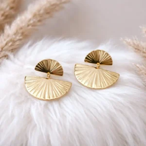 Boucles d’oreilles éventails en acier dorés au design graphique et élégant