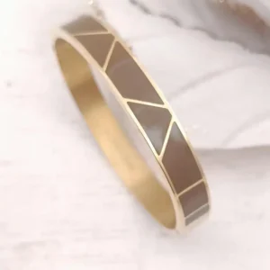 Bracelet jonc rigide large en acier doré avec motifs géométriques gravés dorés