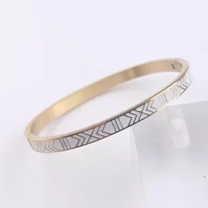 Bracelets joncs rigides en acier doré avec motifs géométriques triangles gravés dorés