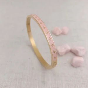 Bracelet jonc acier inoxydable doré avec émail coloré rose, motif étoiles
