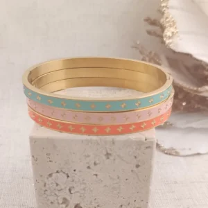 Bracelet jonc acier inoxydable doré avec émail coloré rose, corail et bleu motif étoiles