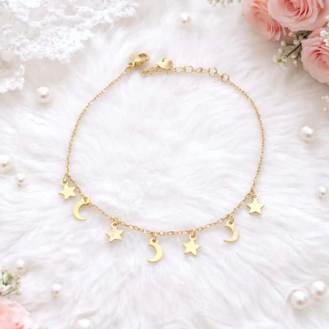 Bracelet acier femme doré avec breloques lune et étoiles en acier inoxydable