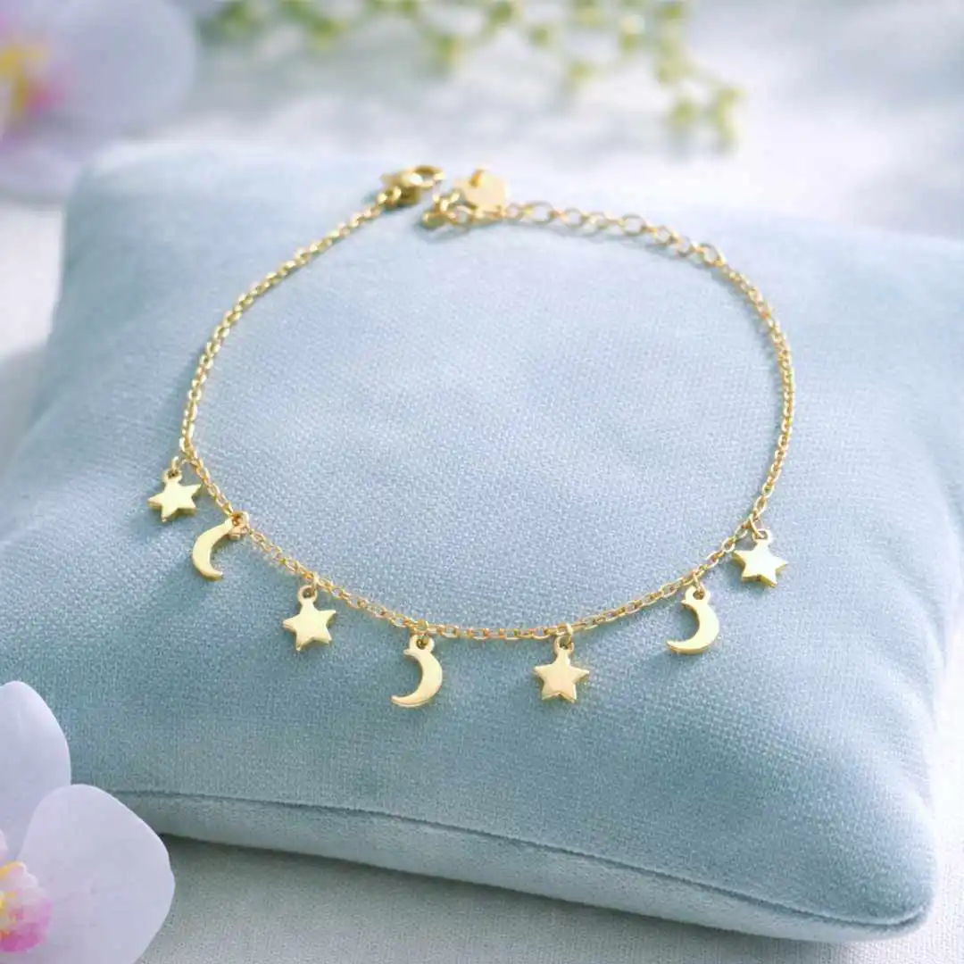 Bracelet acier femme doré avec breloques lune et étoiles en acier inoxydable