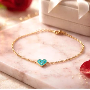Bracelet enfant petite fille en acier doré avec pendentif cœur coloré bleu émaillé