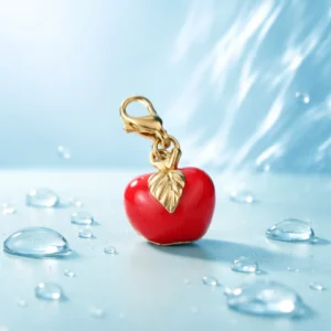 Charm pomme rouge en acier doré brillant avec feuille dorée et fermoir mousqueton, pendentif fruit élégant pour bracelet ou collier