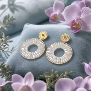 Boucles d'oreilles rondes blanches pendantes et dorées pour femme