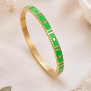Bracelet jonc acier inoxydable doré émaillé vert avec motif étoile