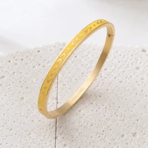 Bracelet jonc acier émaillé jaune en acier inoxydable doré avec motifs géométriques