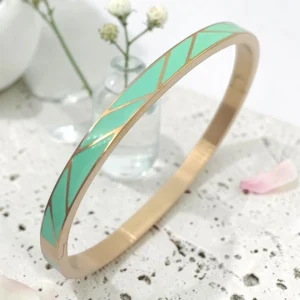 Bracelet jonc acier inoxydable doré émaillé vert d'eau avec motif géométrique