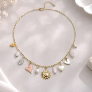 Collier soleil en acier inoxydable doré avec cœurs roses et perles rose poudré