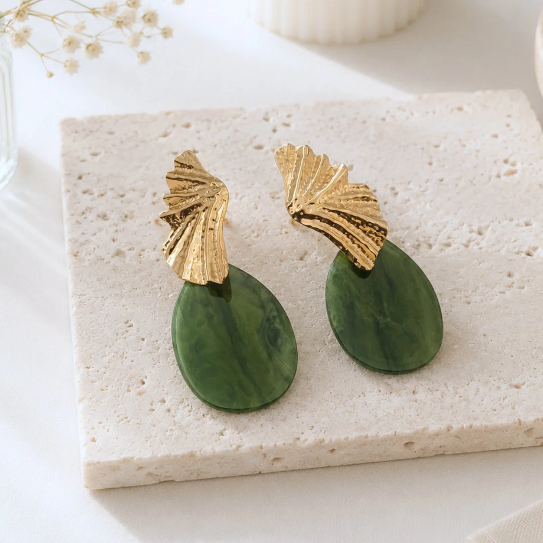 Boucles d'oreilles pendantes vertes dorées