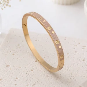 Bracelet jonc acier émaillé beige rosé avec motifs dorés