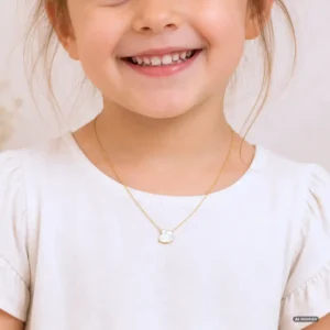 Collier enfant acier doré avec abeille blanche