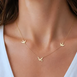 collier hirondelles dorées en acier inoxydable