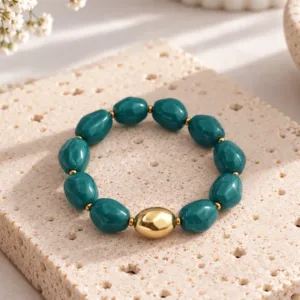 Bracelet élastique en perles résine bleu canard et acier doré