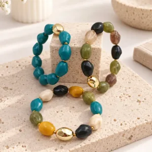 Bracelets élastiques en résine et acier doré aux couleurs variées