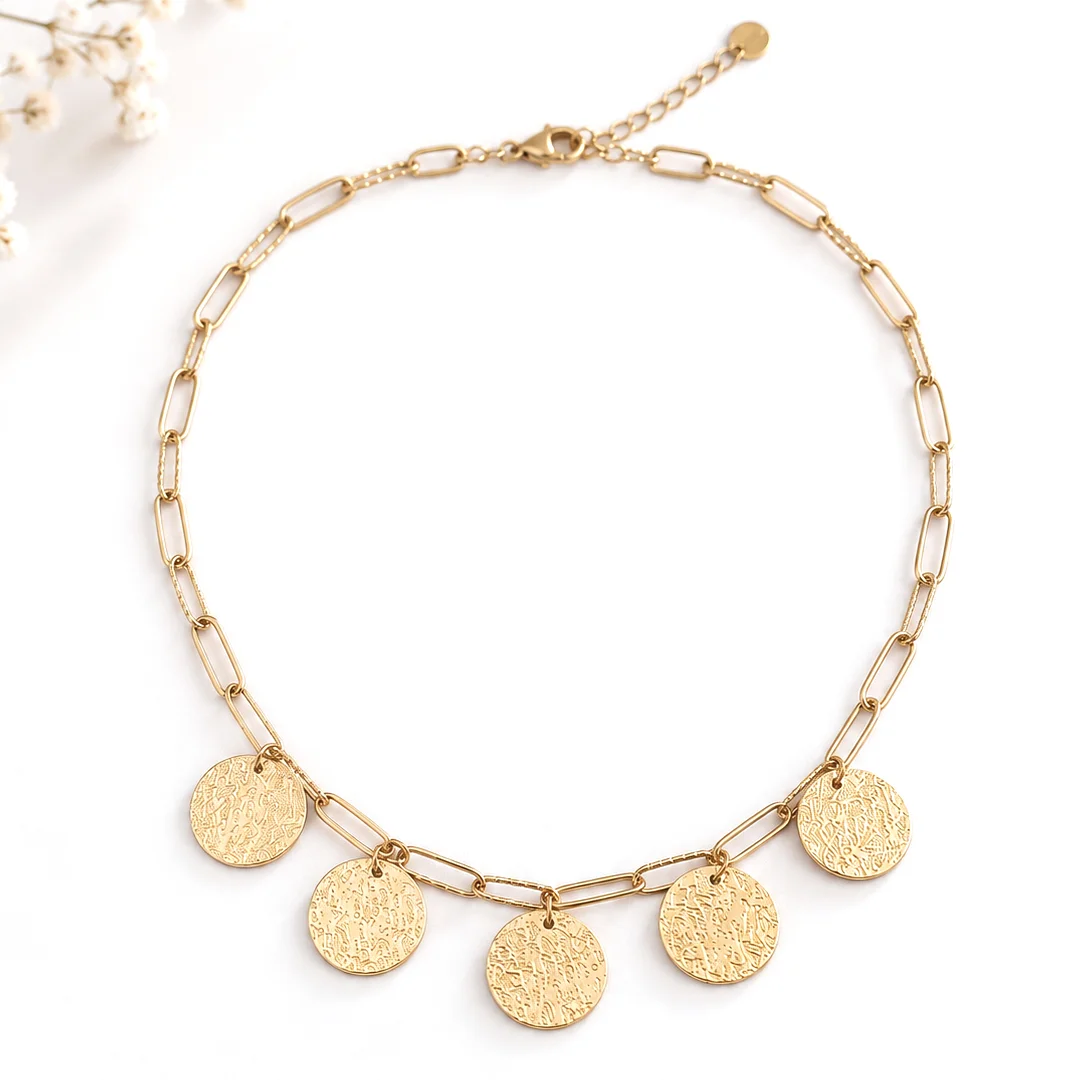 Collier en acier doré femme avec cinq médaillons ronds martelés