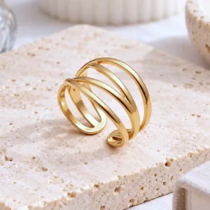 Bague multirangs dorée en acier inoxydable au design ajouré